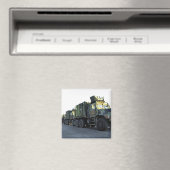 De gepantserde vrachtwagens zitten op de pier in M Magneet (Insitu (Vaatwasser))