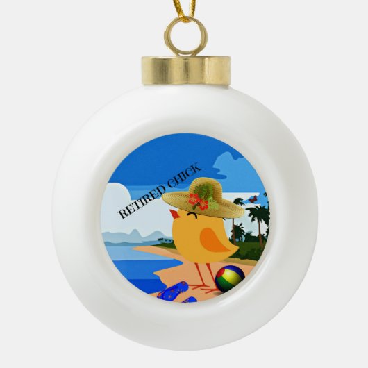 De gepensioneerde Chick op het strand Keramische Bal Ornament (Voorkant)