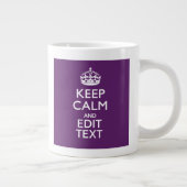 De gepersonaliseerde Jouw tekst van het KEEP CALM  Grote Koffiekop (Rechts)