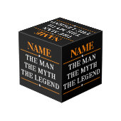 De gepersonaliseerde naam van het Man de mythe de  Kubus (Achter hoekig)