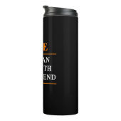 De gepersonaliseerde naam van het Man de mythe de  Thermosbeker (Geroteerd rechts)