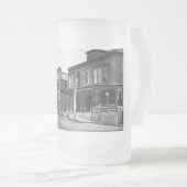 De geschiedenis van bloedbaden van Pepperell Matglas Bierpul (Voorkant rechts)