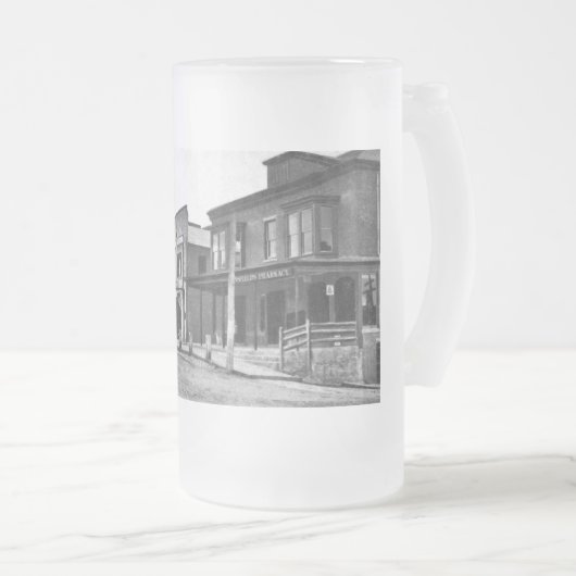 De geschiedenis van bloedbaden van Pepperell Matglas Bierpul (Voorkant rechts)