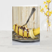 de gespleten ijscoupe van de verjaardagsbanaan kaart (Gele Bloem)