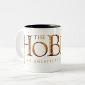 De getextureerde Hobbit Logo Tweekleurige Koffiemok (Voorkant links)