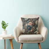 De Gevallen Kwekerij – Gotisch Bloemmotief Kussen (Stoel)