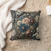 De Gevallen Kwekerij – Gotisch Bloemontwerp Kussen (Deken)
