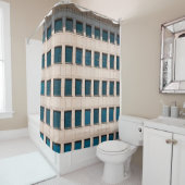 De gevel van het moderne gebouw met rechthoekige douchegordijn (In situ)