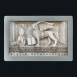 De gevleugelde lion van Saint Mark Gesp<br><div class="desc">De gevleugelde Lion van Saint Mark bevindt zich boven de ingang van het Doge-paleis tegenover het Sint-Mark-plein van Venetië,  Italië.</div>