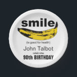 De glimlach is goed Bord voor 90th Birthday Party<br><div class="desc">grappig 90th Birthday Paper bord met banaan en quote. Overeenkomende verjaardagspapieren servet en papierbekertje,  verjaardagsdatum,  uitnodiging,  bezoekersboek en andere verjaardagsgeschenken.</div>