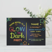 De gloed in de Donkere Birthday Partij nodigt de K Kaart (Staand voorkant)