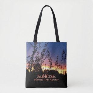 De Gloed van de zonsopgang tussen Silhouetten Tote Bag