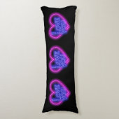 De gloeiende neon ziet roze blauwe Valentijn hart Lichaamskussen (Voorkant Verticaal)