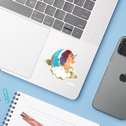 De Goddelijke Eenhoorn | Maan en wolken Sticker (Laptop met iPhone)
