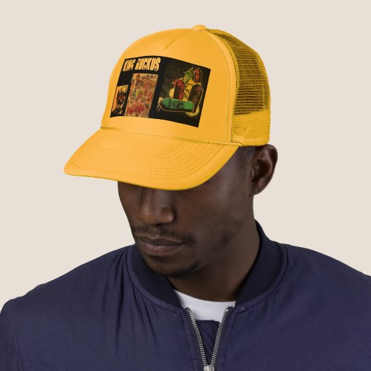 DE GOLDEN ÉÉN KREEPERUCKU$ TRUCKER PET (In situ)