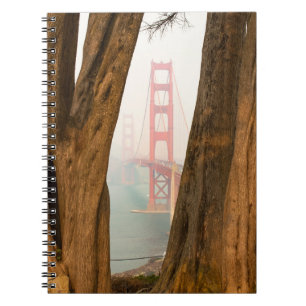 De Golden Gate Bridge   Bomen uit Uitzicht over de Notitieboek