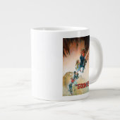 De goonies bedekken theatrale kunst grote koffiekop (Voorkant rechts)