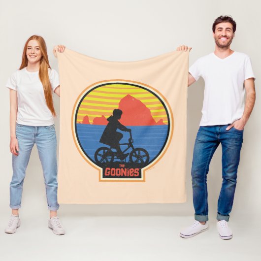 De Goonies Retro Mikey Riding Bike Graphic Fleece Deken (In situ)