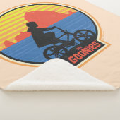 De Goonies Retro Mikey Riding Bike Graphic Sherpa Deken (3/4)
