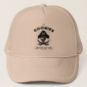 De goonies "Zeg nooit dat ze sterven" Pirate Badge Trucker Pet (Voorkant)