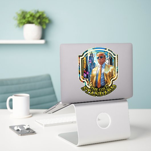 De gouden standaard - President Trump 2024 Sticker (Laptop op bureau)