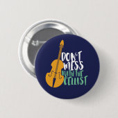 De grappige Cello-speler slaat niet met de Cellist Ronde Button 5,7 Cm (Voorkant /achterkant)