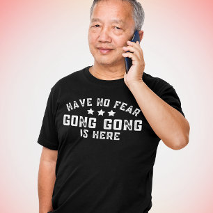 De grappige Chinese opa heeft geen angst dat hij h T-shirt