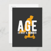 De grappige jaarleeftijd is gewoon een nummerlette aankondigingskaart (Voorkant / Achterkant)