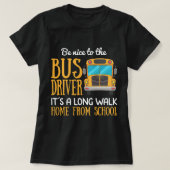 De grappige schoolbus-chauffeur is aardig voor de  t-shirt (Design voorkant)