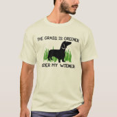 De gras is groener onder mijn vrouw t-shirt (Voorkant)
