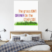 De gras is niet groener aan de andere kant canvas afdruk (Insitu (Slaapkamer))