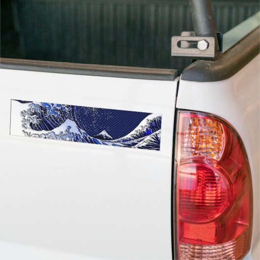 De Great Hokusai Wave Carbon Style Bumpersticker (Op Truck)