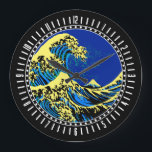 De Great Hokusai Wave in Pop Art Style Dial op Grote Klok<br><div class="desc">Een aangepast ontwerp geïnspireerd door de Grote Golf van Kanagawa geschilderd door de oude Japanse kunstenaar Hokusai. Het wordt gemaakt in een levendige blauwe pop kunststijl. Klinkt goed, een geweldig idee van een cadeautje voor een klokgezicht. Gebruik de verbinding "Bericht" om contact met ons op te nemen met uw speciale...</div>