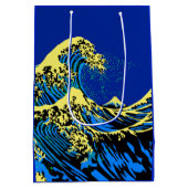 De Great Hokusai Wave in Vibrant Pop Style Medium Cadeauzakje (Achterkant)
