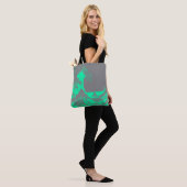 De Great Wave Seafoam Green & Grey Canvas tas (Op model)