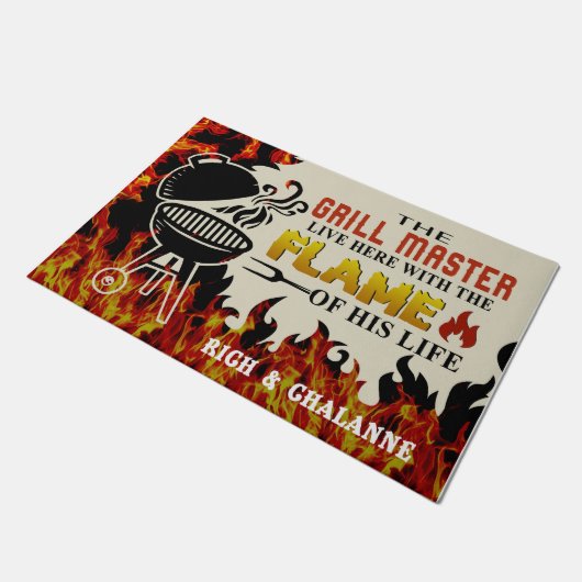 De grilmeester leeft hier met de vlam  deurmat (Schuin)