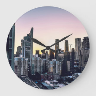 DE GROEIENDE STAD GROTE KLOK