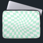 De Groene Controles van de Verkeerde Checkerboard  Laptop Sleeve<br><div class="desc">Ideaal,  gevarieerd,  gevarieerd ontwerp. Moderne gekette controleurs. Dit mooie retro psychedelische ontwerp brengt je naar het wonderland. Verkeerde controles in pastelkleuren. Draai- en zwenkdraaien,  twijgcontroles,  gevlochten patroon</div>