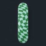 De groene en Blauwe Gangschikte Checkerboard van d Persoonlijk Skateboard<br><div class="desc">Trendy,  moderne psychedelische retro vervormde en vervormde schaakbord ontwerpen. 70 trippy warme cheques voor je. Gecontroleerde gevarieerde skateboard,  gevarieerd chequebord,  zeven keer gerangschikt skateboard</div>