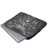 De Groene Man door BurnsInHell Laptop Sleeve (Voorkant onderkant)
