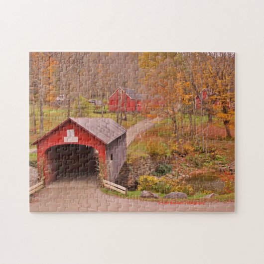 De groene rivier de Covered Bridge en de Barn in d Legpuzzel (Horizontaal)