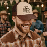 De Groom Cowboy Westerne vrijgezellenfeest Trucker Pet<br><div class="desc">Verras de bruidegom met deze leuke westerne thema vrijgezellenfeest trucker hat! Het leuke ontwerp is voorzien van houtsnede belettering lezing: The Groom. Er is een cowboylaars, een pet en de badge van de sheriff met de tekst "Party Posse". De onderkant heeft ruimte voor de naam van de bruidegom en de...</div>