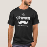 De Groom Wedding T-Shirt<br><div class="desc">Als je iedereen wilt laten weten dat je de GROOM bent, en je wilt het in stijl doen, kijk dan niet verder. Dit t-shirt is perfect voor je volgende verlovingsfeest, vrijgezellenfeest of repetitief diner. Hier is het perfecte shirt voor de GROOM om met zijn bemanning te draag op zijn "laatste...</div>