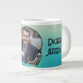 De grootste angler ter wereld grote koffiekop (Voorkant rechts)