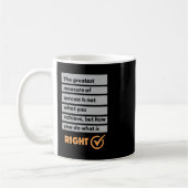 De grootste mate van succes doet wat juist is. koffiemok (Links)