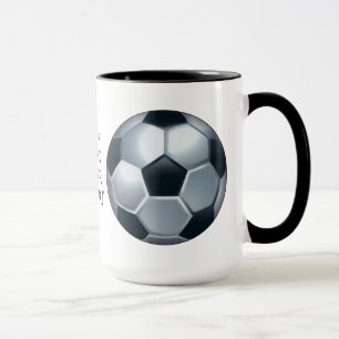 De grootste mok voor koffie in de voetbalspeler te