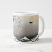 De Grote Drone Wave van Kanagawa Grote Koffiekop (Voorkant rechts)