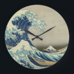 De Grote Golf van Kanagawa Klok<br><div class="desc">De Grote Golf van Kanagawa (letterlijk: "Onder a Wave of Kanagawa"),  een deel van de reeks zesendertig Uitzichten van de berg Fuji,  nr. 21.  Eerste publicatie: tussen 1826 en 1833. Afdrukken van kleurenhoutblokken.</div>