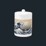 De grote golf van Kanagawa met 8 bits Pixel Art Theepot<br><div class="desc">De Grote Golf van Kanagawa (神 奈 沖 裏)  8 Bit Pixel Tsunami Art. Wereldbol Trotters is gespecialiseerd in idiosyncratische beelden uit het hele wereldbol. Hier vindt u unieke Wenskaarten,  Briefkaarten,  Posters,  Muismatten en meer.</div>