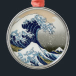 De grote golf van Kanagawa Metalen Ornament<br><div class="desc">Japanse kunst De Grote Golf van Kanagawa of de golf ...  verbluffende kunst in ukiyo-e stijl door een grote meester Katsushika Hokusai ...   kunst op moderne producten uit Zazilicious</div>